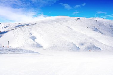 Cerler gökyüzü alanında Pyrenees Huesca, İspanya