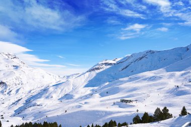 Cerler gökyüzü alanında Pyrenees Huesca, İspanya