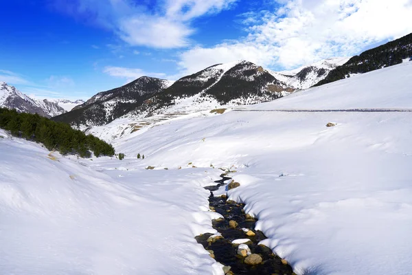 Cerler Sníh Proudu Pyrenejích Huesca Španělsku — Stock fotografie
