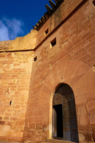 西班牙特鲁埃尔的 Rubielos 城堡位于 Gudar 山脉上 — 图库照片
