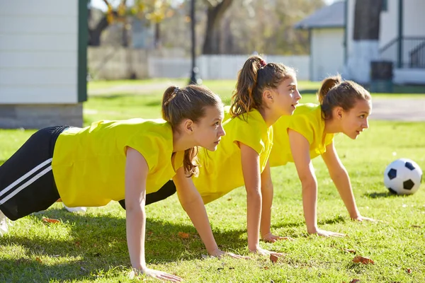 Friend Girls Teens Push Push Ups Workout Abs Park Turf — Stock Photo, Image
