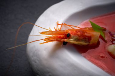 Deniz ürünleri ile Akdeniz gaspaço domates çorbası