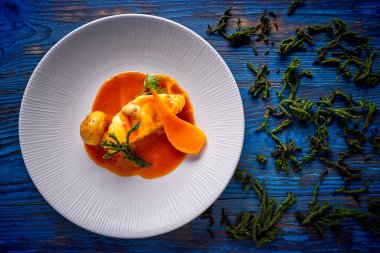 Akdeniz'den codium yosun patates ve şalgam ile monkfish tecavüz tarifi