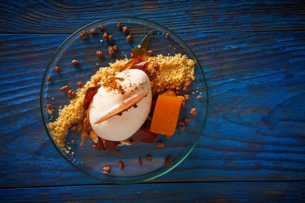 Modern Cuisine Ice Cream Dessert Quince Vanilla Crunchy — Stock Photo, Image