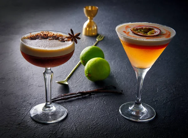 Kaffe Och Mango Cocktails Med Passionsfrukt Maracuya — Stockfoto