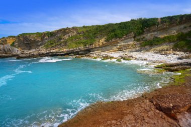 Antromero plaj Cristales İspanya Asturias cam taşlarla