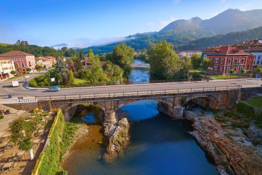 Cangas de gidebildiğimiz köyü Asturias, İspanya