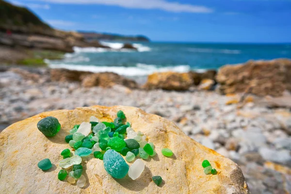 Пляж Антромеро Кристалес Стеклянными Камнями Астурии Испании — стоковое фото