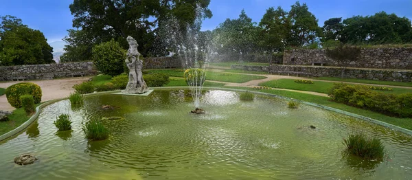 スペインのガリシアでカストロ ヴィーゴ公園の噴水 — ストック写真