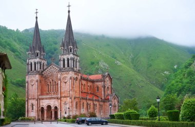 Covadonga Katolik kutsal Asturias Cangas de gidebildiğimiz, kilisede Basilica