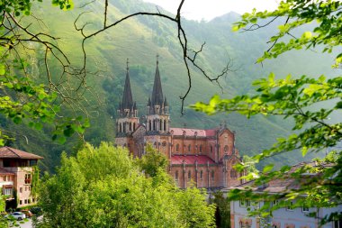 Covadonga Katolik kutsal Asturias Cangas de gidebildiğimiz, kilisede Basilica