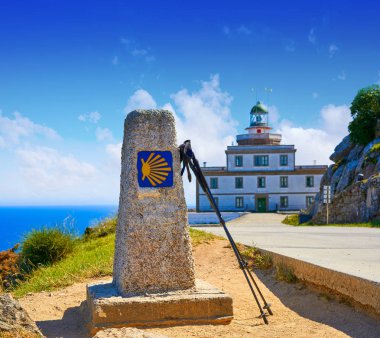 Saint James yolu işaret ve deniz feneri Finisterre, Galicia İspanya photomount sonu