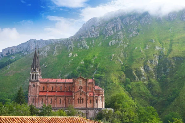 Covadonga Katolske Helligdom Basilika Kirke Asturias Cangas Onis – stockfoto