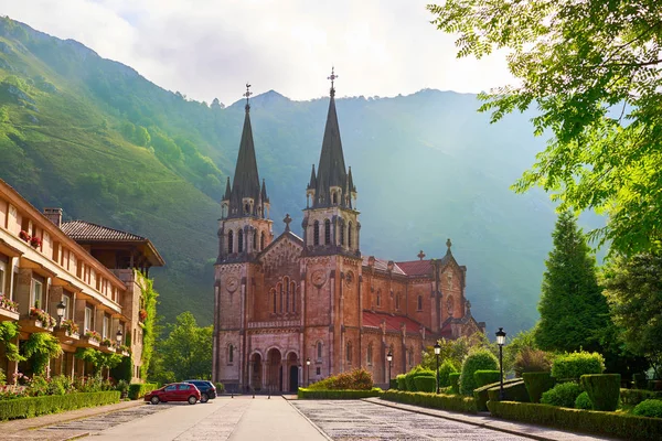Ιερό Covadonga Ρωμαιοκαθολική Βασιλική Εκκλησία Στην Αστούριας Στο Κάνγκας Ονίς — Φωτογραφία Αρχείου