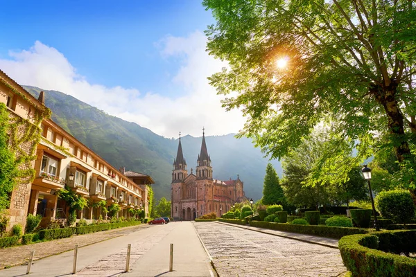 Covadonga Katholische Heiligtum Basilika Kirche Asturien Bei Cangas Onis — Stockfoto