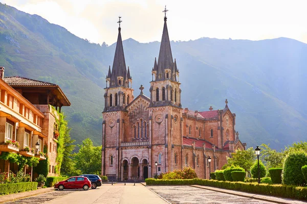 Covadonga Katholische Heiligtum Basilika Kirche Asturien Bei Cangas Onis — Stockfoto