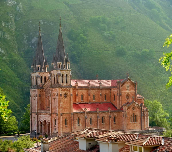 Covadonga Katholische Heiligtum Basilika Kirche Asturien Bei Cangas Onis — Stockfoto