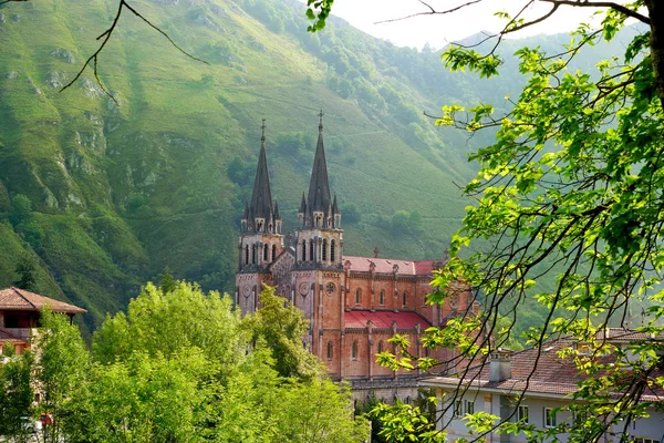 Covadonga Katholische Heiligtum Basilika Kirche Asturien Bei Cangas Onis — Stockfoto