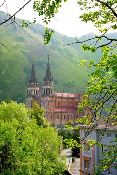 Covadonga Katholische Heiligtum Basilika Kirche Asturien Bei Cangas Onis — Stockfoto