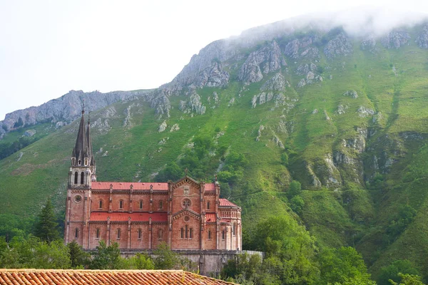 Covadonga Katolická Svatyně Bazilika Asturias Cangas Onis — Stock fotografie