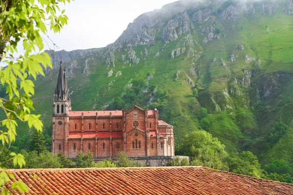 Covadonga Katolske Helligdom Basilika Kirke Asturias Cangas Onis – stockfoto