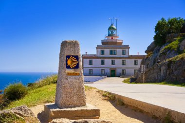 Saint James yolu işaret ve deniz feneri Finisterre, Galicia İspanya photomount sonu
