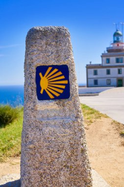 Saint James yolu işaret ve deniz feneri Finisterre, Galicia İspanya photomount sonu