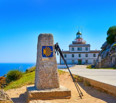 Saint James yolu işaret ve deniz feneri Finisterre, Galicia İspanya photomount sonu