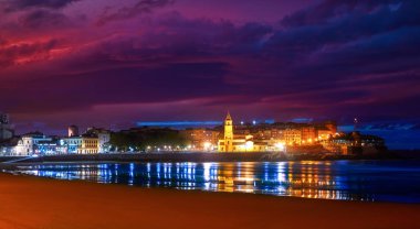 San Lorenzo beach Asturias İspanya'nın Gijon manzarası gün batımı
