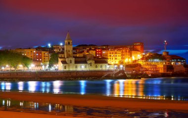 San Lorenzo beach Asturias İspanya'nın Gijon manzarası gün batımı