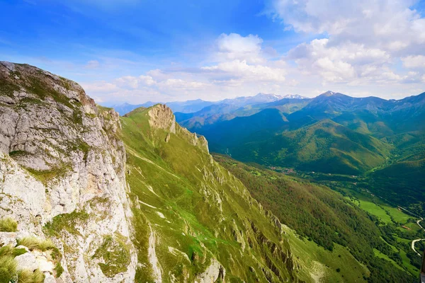 Fuente Гори Кантабрії Camaleno Іспанії — стокове фото