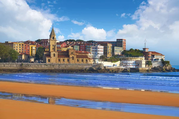 Gijon Strand San Lorenzo San Pedro Kerk Asturias Spanje — Stockfoto