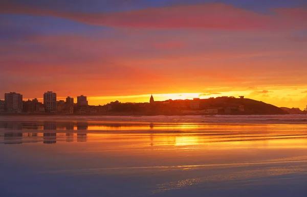 Gijon Skyline Tramonto San Lorenzo Spiaggia Delle Asturie Spagna — Foto Stock