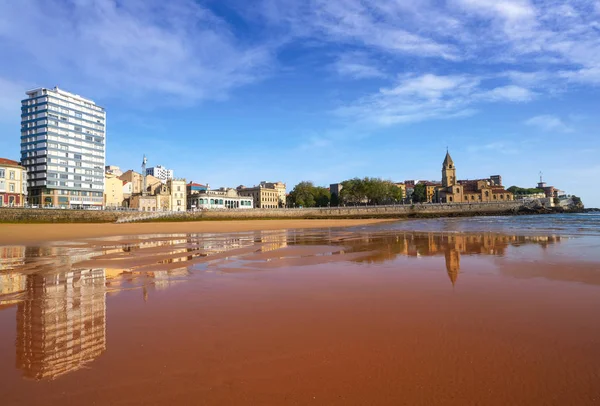 Gijon Playa San Lorenzon Ranta Asturiasissa Espanja — kuvapankkivalokuva