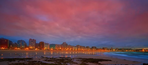西班牙阿斯图里亚斯海滩希洪天际线日落 — 图库照片