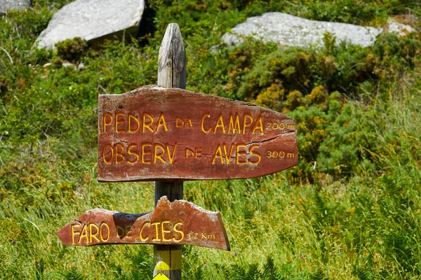 Маяк Острова Сайс Faro Cies Знак Лесу Виго Галисии — стоковое фото