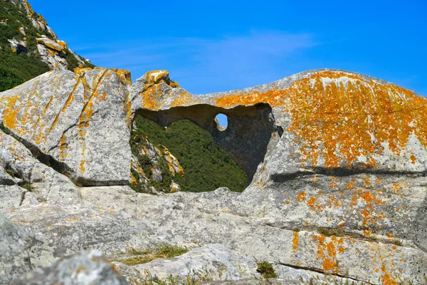 Pedra Campa Buraco Pedra Nas Ilhas Islas Cies Vigo Espanha — Fotografia de Stock