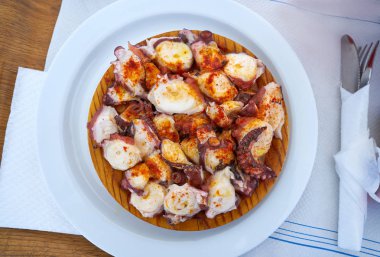 pulpo a la gallega ahtapot İspanyol tarifi