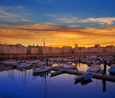 La Coruna günbatımı port marina İspanya Galiçya