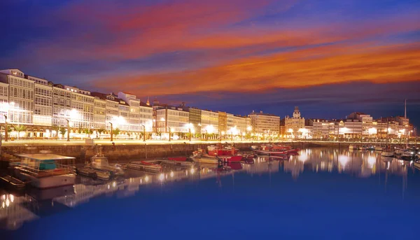 拉科鲁尼亚日落港码头在西班牙的加利西亚 — 图库照片