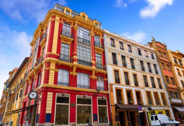Oviedo renkli cephe Asturias, İspanya