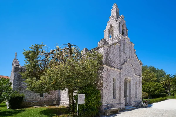 Toja Toxa 教堂由海贝壳在拉科鲁尼亚加利西亚西班牙 — 图库照片