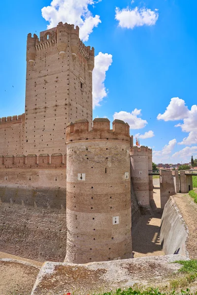 西班牙 Mota 城堡在卡斯蒂利亚里昂的布尔戈斯村 — 图库照片