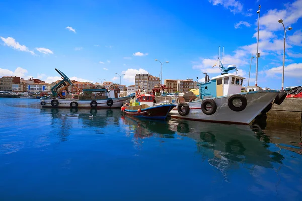 格罗夫 Ogrove 港口与拉科鲁尼亚的罗莎河渔船在加利西亚西班牙 — 图库照片