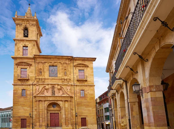 Oviedo Asturias San Isidro Prawdziwy Kościół Hiszpania — Zdjęcie stockowe