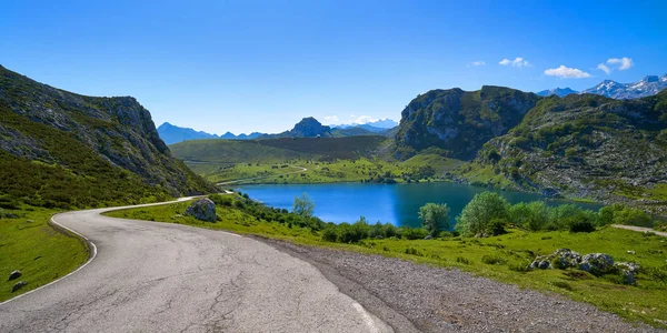 Lago Enol Picos Europa Nas Astúrias Espanha — Fotografia de Stock