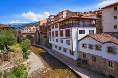 Potes nehir Quiviesa Deva bir Cantabria İspanya Köyü