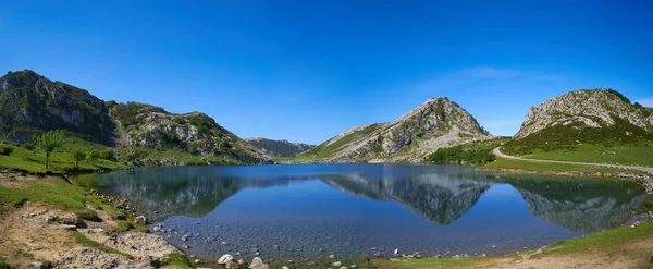 西班牙阿斯图里亚斯 Picos 烯醇式湖 — 图库照片