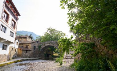 Potes nehir Quiviesa Deva bir Cantabria İspanya Köyü