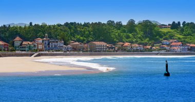 Ribadesella köy nehir Sella Asturias, İspanya